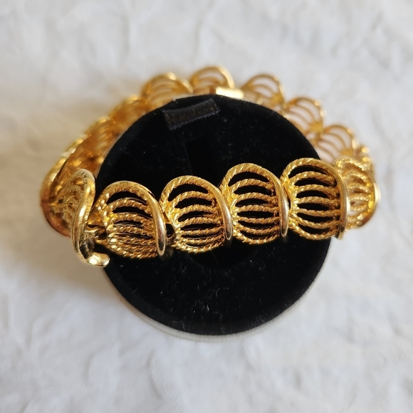 Napier gold rope link bracelet - Picture 1 of 7